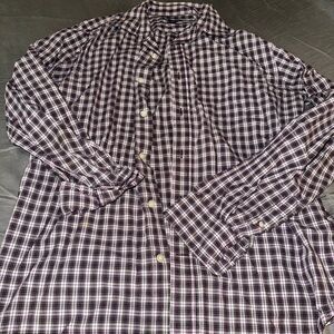 Long sleeve button-down gap plaid shirt with white buttons